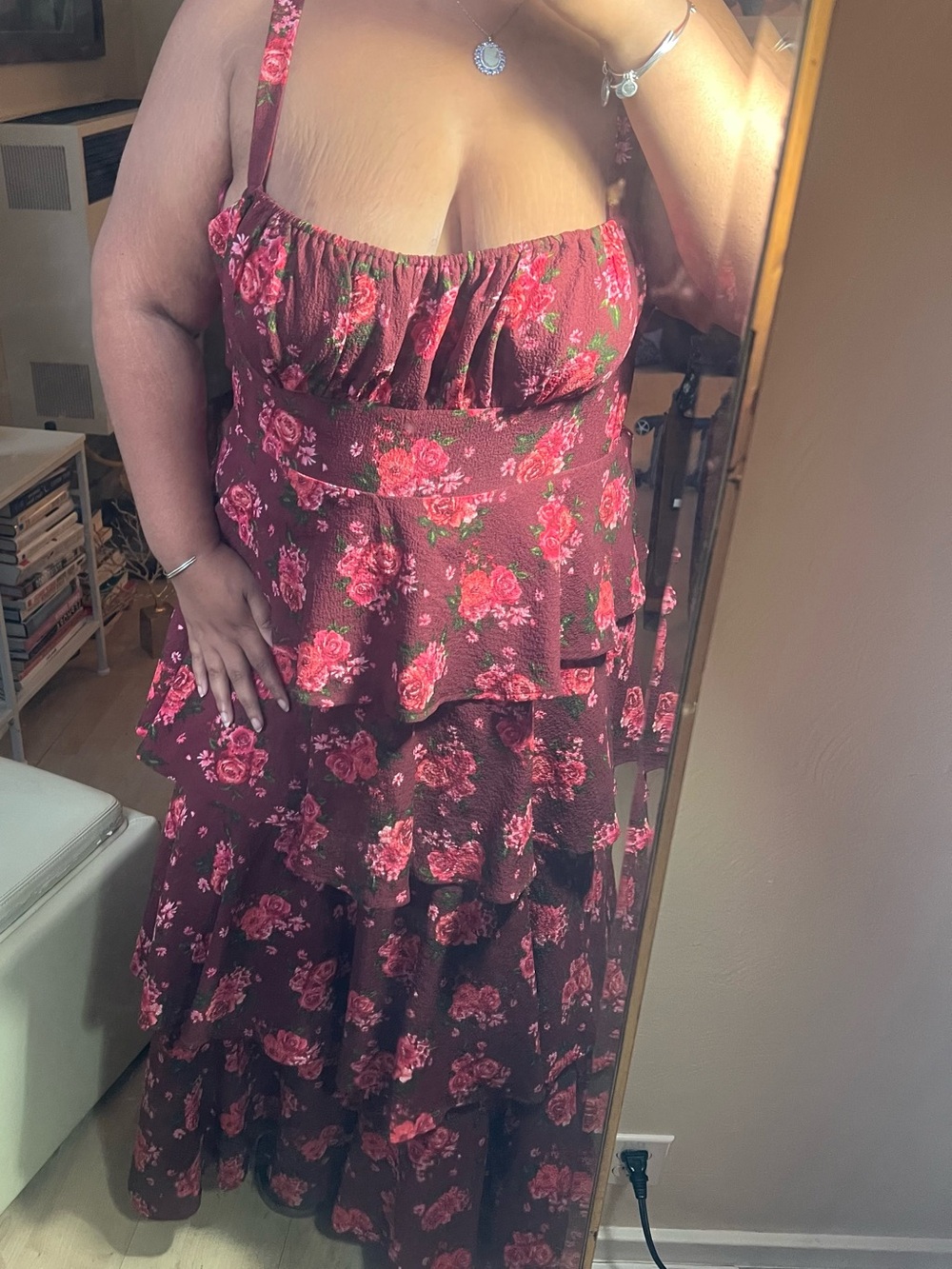 ARULA-Sleeveless Floral Tiered Maxi Dress in Burgundy with Pink Roses
